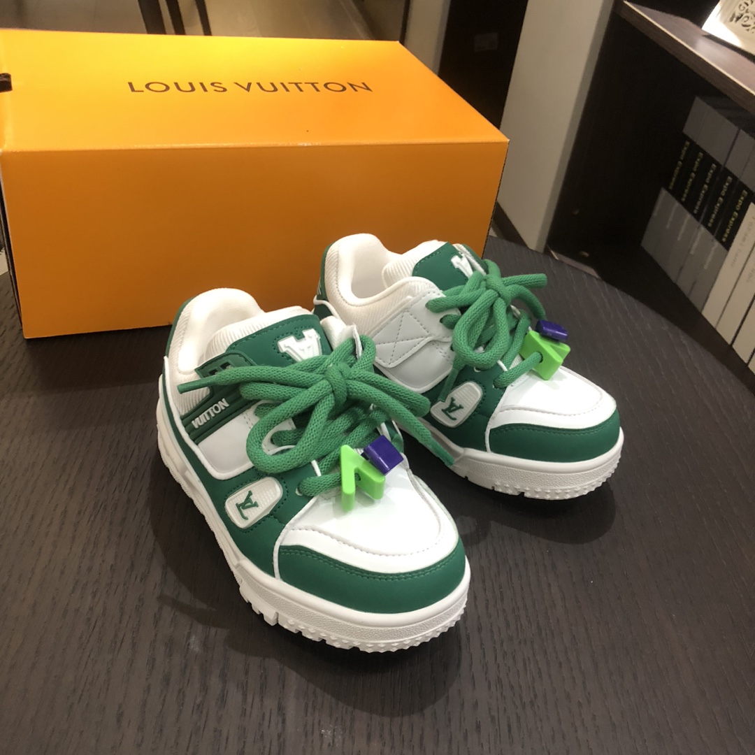 Children's shoes child